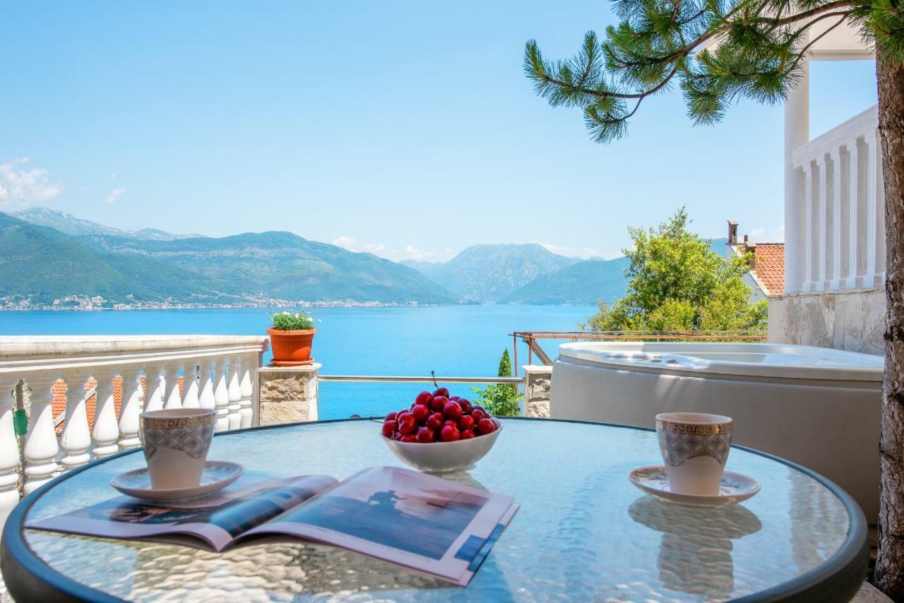 Boka Apartments Tivat Bagian luar foto