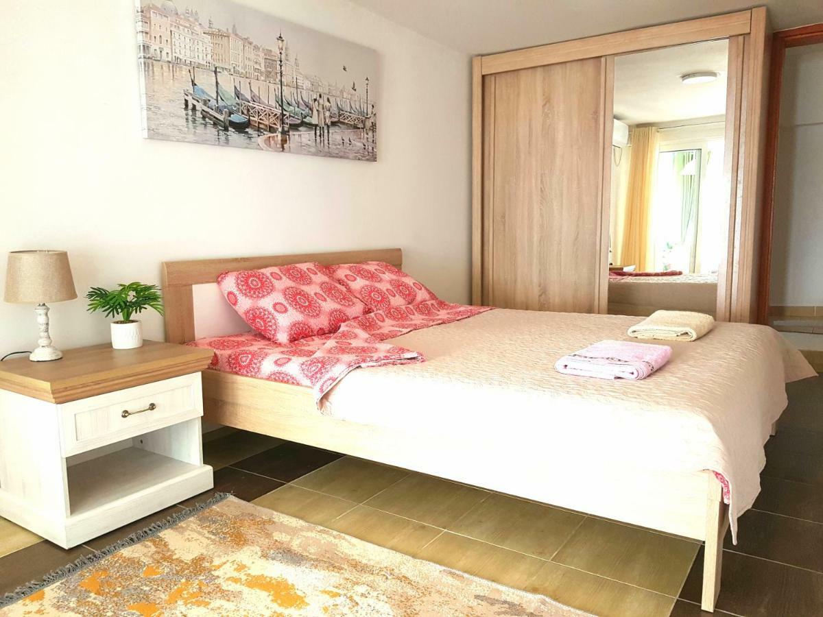 Boka Apartments Tivat Bagian luar foto